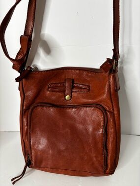 Marta Ponti soft Cognac Leather Crossbody Bag with Front and Back Zip Pocket